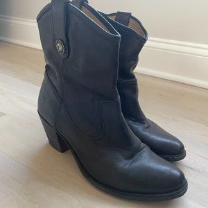 Frye Jackie Button Short